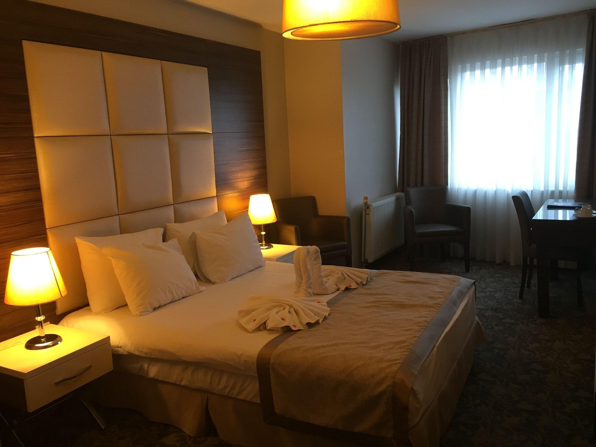เดอร์ปา สวีท โฮเต็ล Hotel อิสตันบูล ภายนอก รูปภาพ