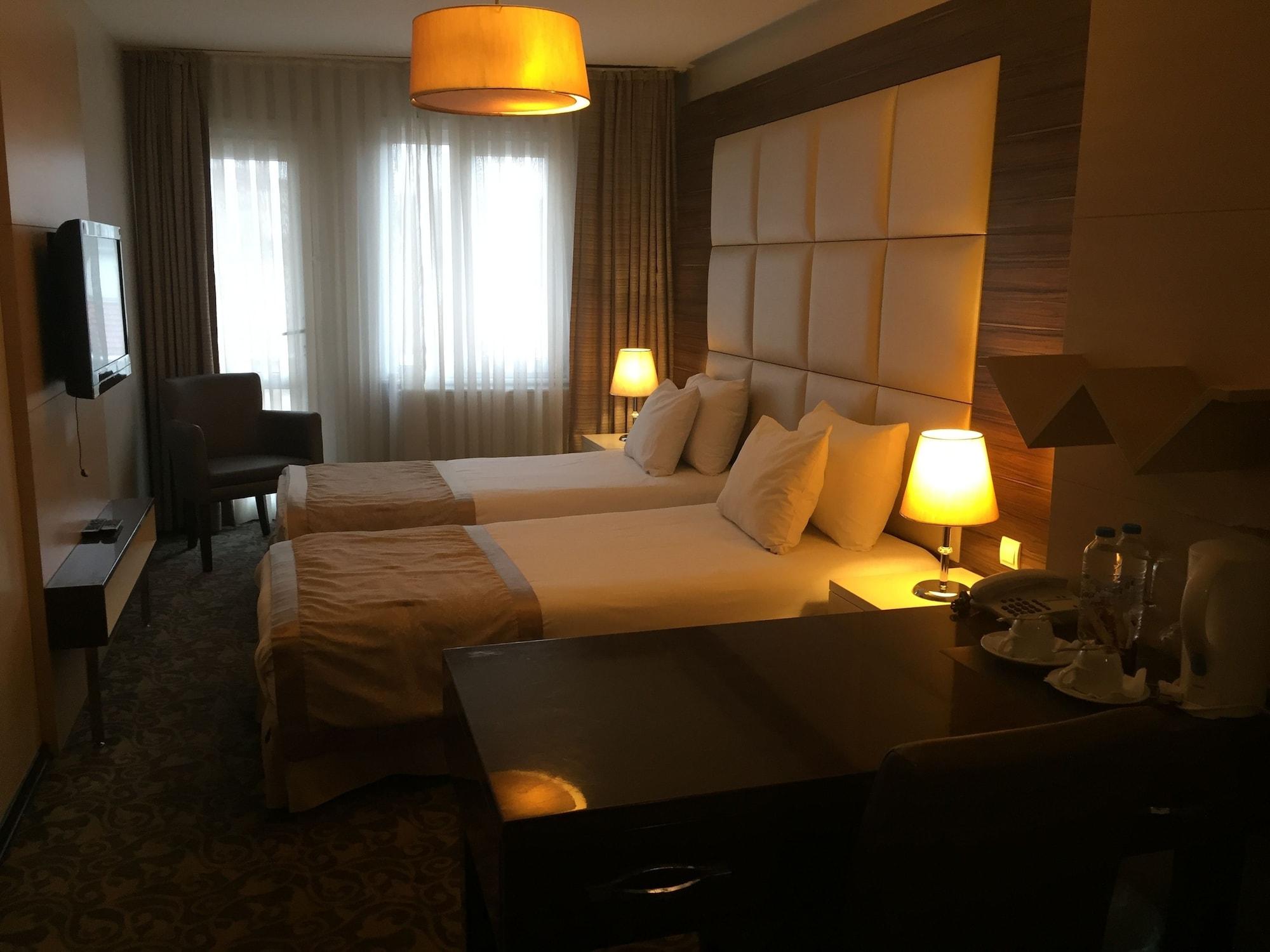 เดอร์ปา สวีท โฮเต็ล Hotel อิสตันบูล ภายนอก รูปภาพ